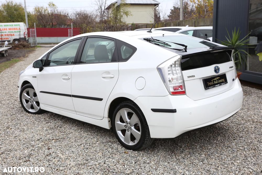 Toyota Prius (Hybrid) Sol - 4