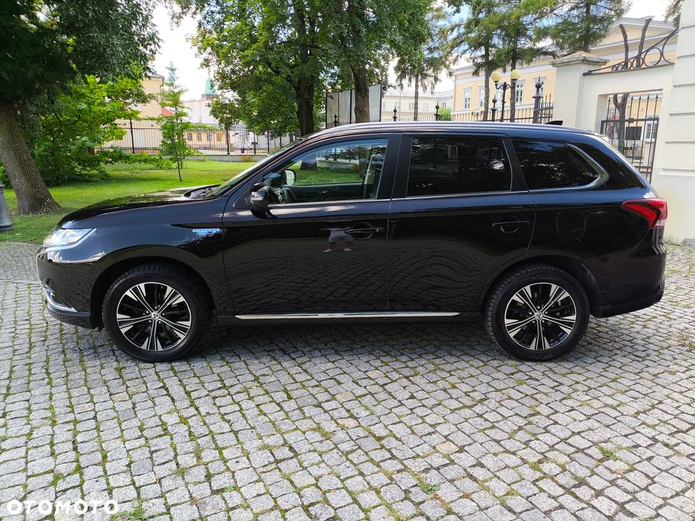 Mitsubishi Outlander 2.0 4WD Plus - 17