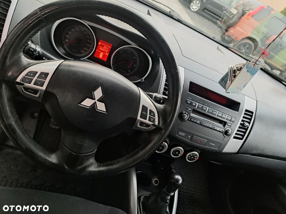 Mitsubishi Outlander 2.0 DI-D 4WD Intense - 10