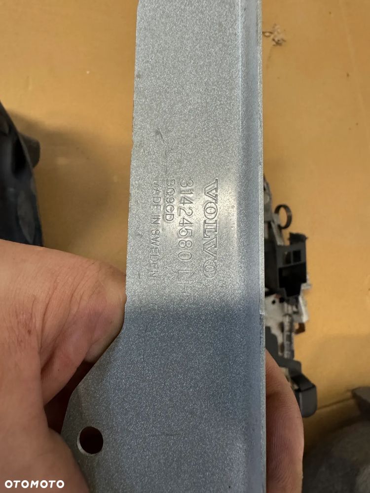 VOLVO XC60 XC 60 wspornik błotnika osłona podłogi kolumna kierownicza - 5