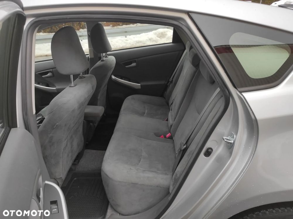 Toyota Prius (Hybrid) Life - 13