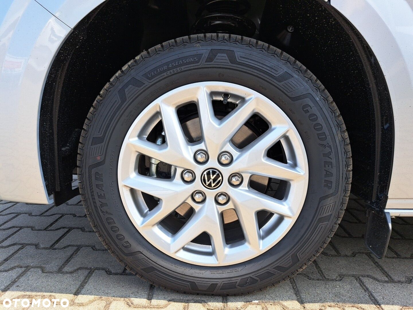 Volkswagen Caravelle - 9