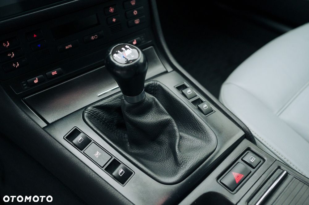 BMW Seria 3 330i Edition Exclusive - 18