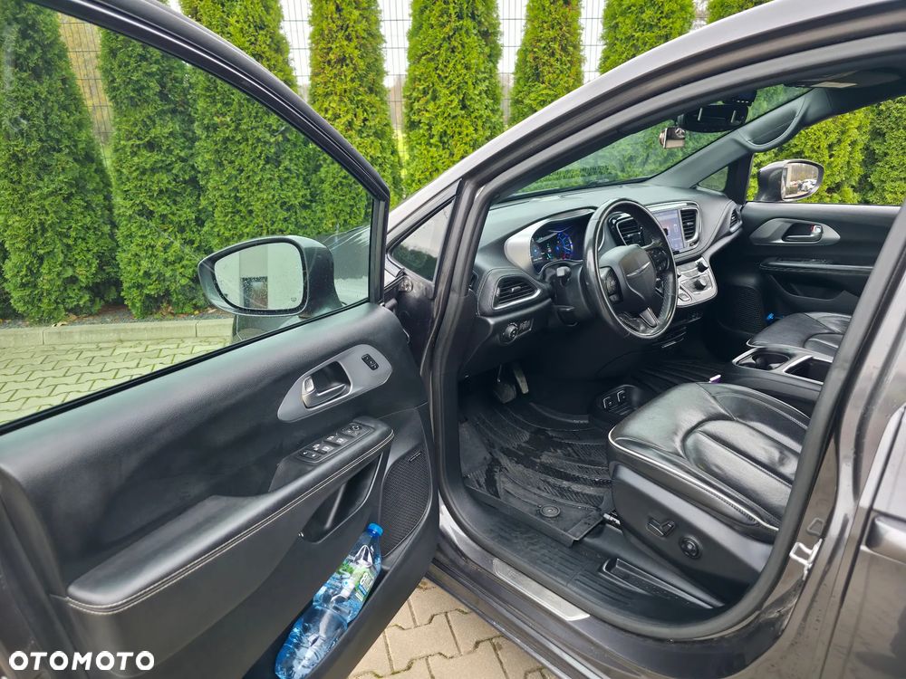 Chrysler Pacifica - 10