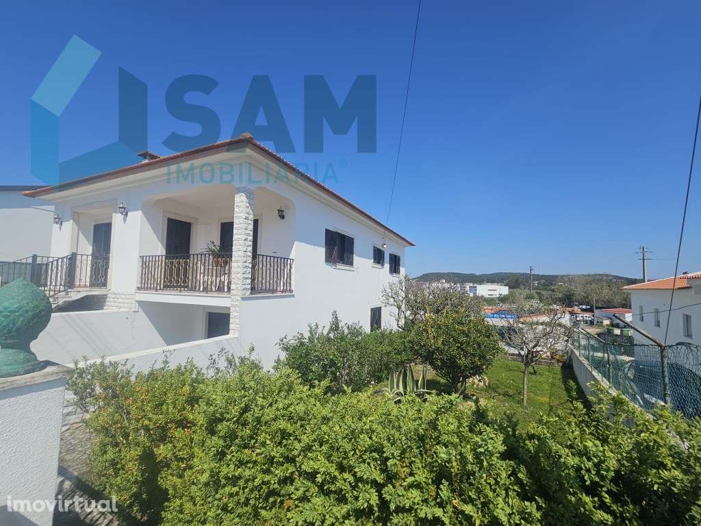 Moradia T2+1 com garagem e quintal Torres Vedras - Grande imagem: 2/30