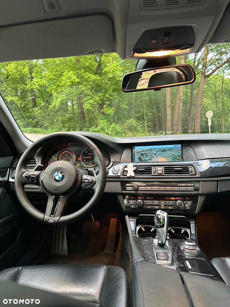 BMW Seria 5 525d - 26
