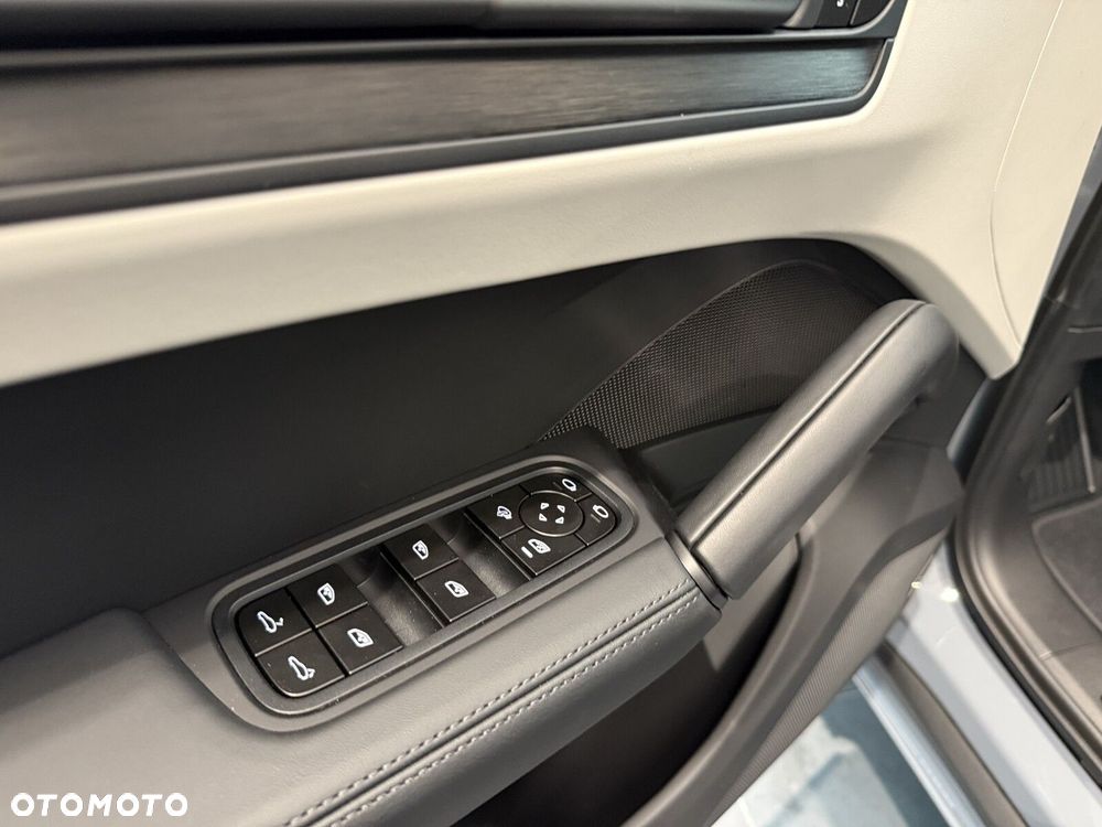 Porsche Cayenne - 17