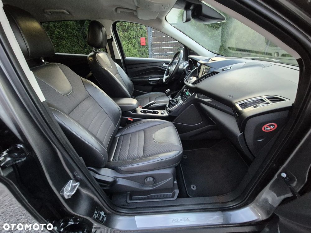 Ford Kuga 2.0 TDCi 2x4 Titanium - 38