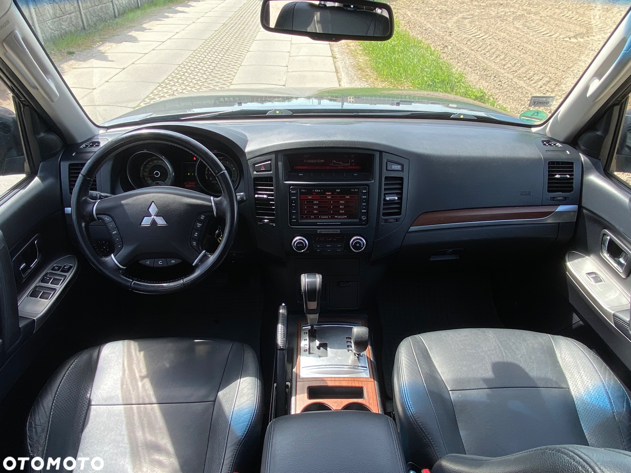 Mitsubishi Pajero - 18