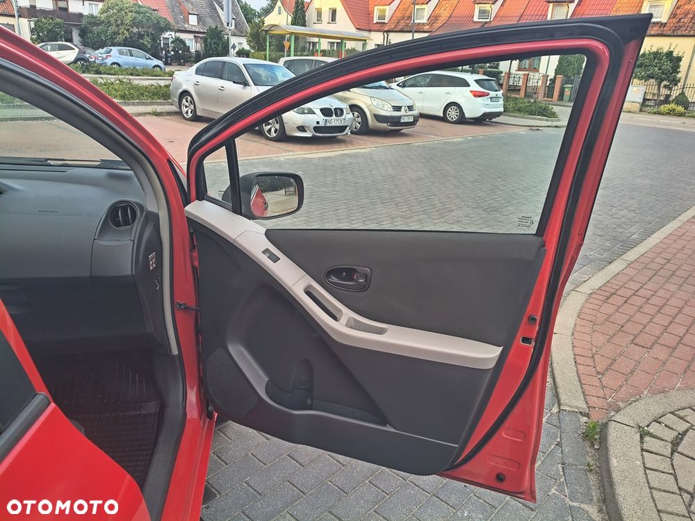 Toyota Yaris 1.0 VVT-i Team - 16