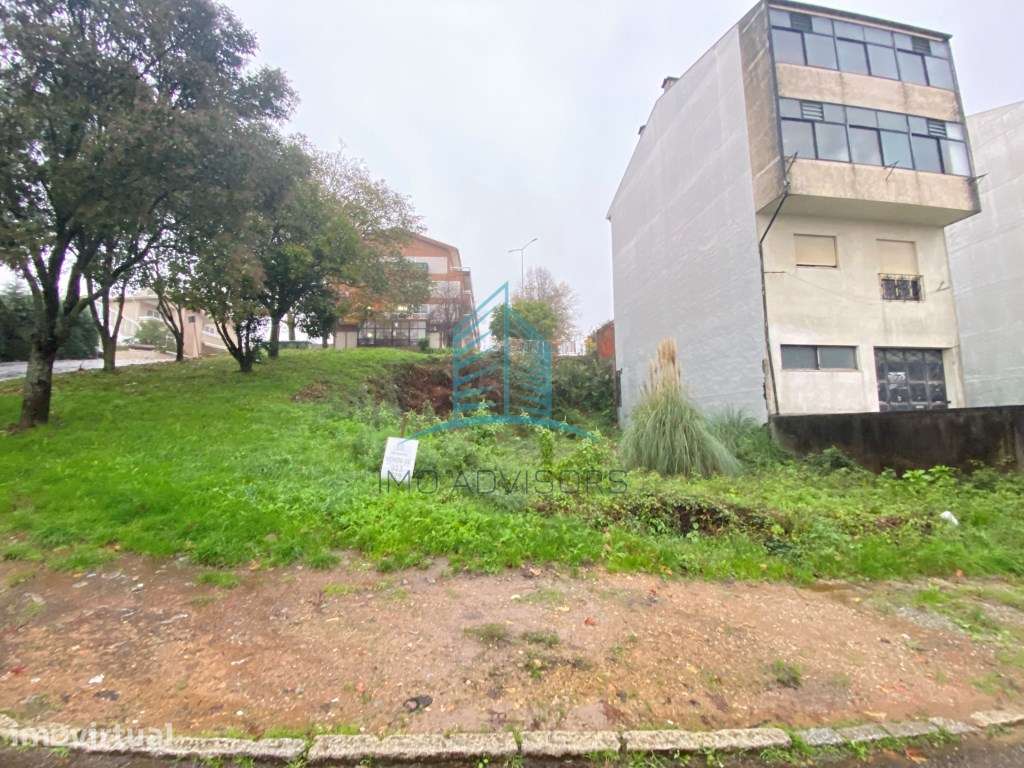 Terreno para construção com 198m2 com 3 frentes com vistas sobre o ... - Grande imagem: 3/9
