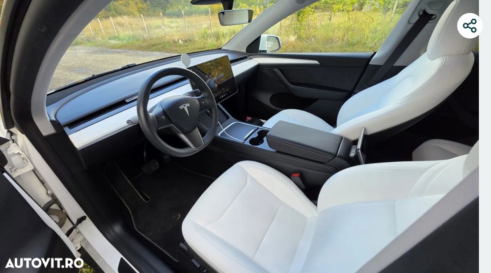 Tesla Model Y Long Range AWD - 3