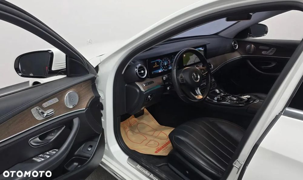 Mercedes-Benz Klasa E 300 9G-TRONIC Exclusive - 7