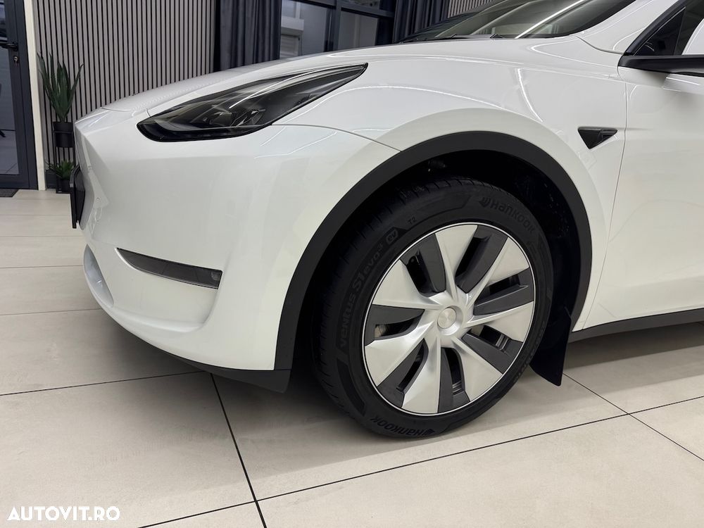 TESLA Model Y 2023 — imagine 44