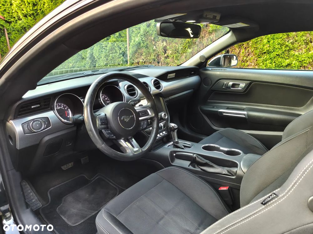 Ford Mustang - 6