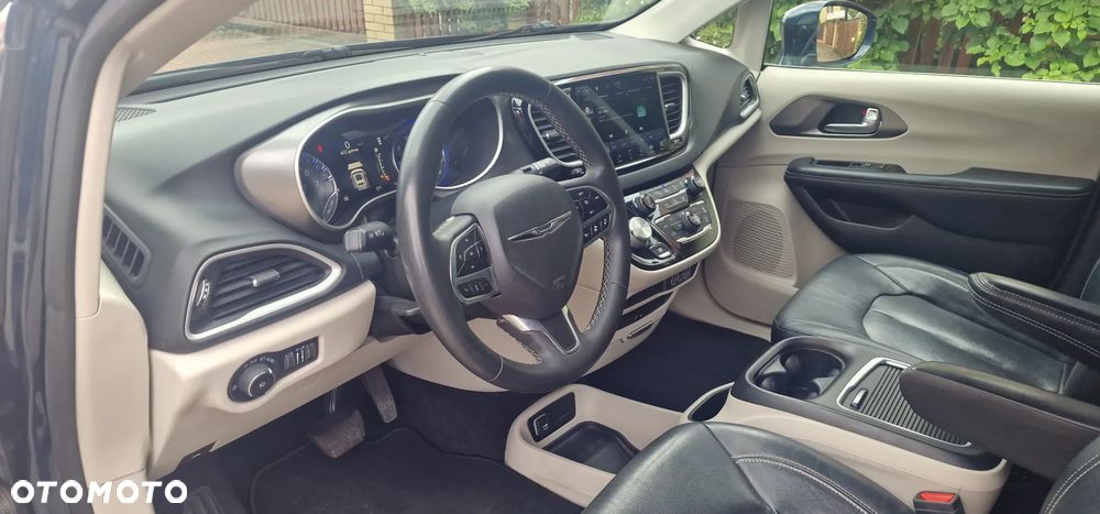 Chrysler Pacifica - 12
