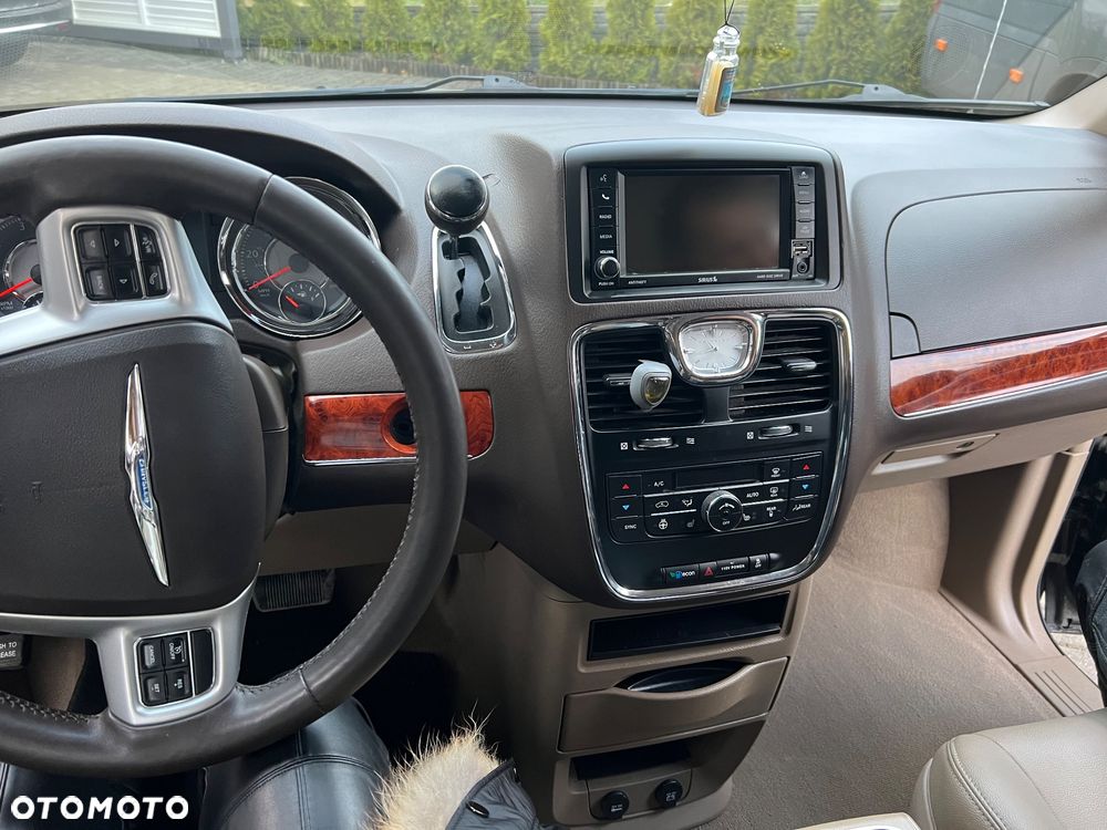 Chrysler Town & Country 3.6 Limited - 4
