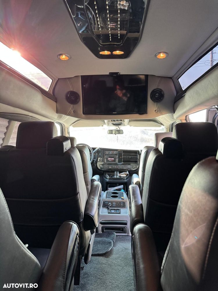 GMC Savana - 14