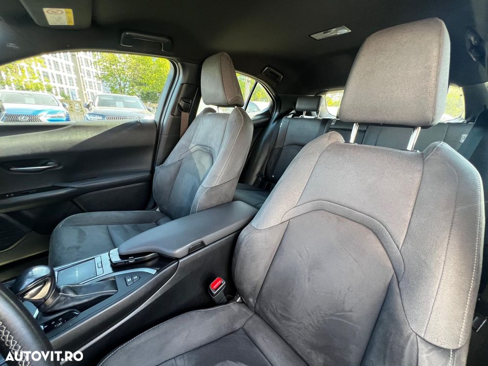 Lexus UX 250h FWD Business - 10