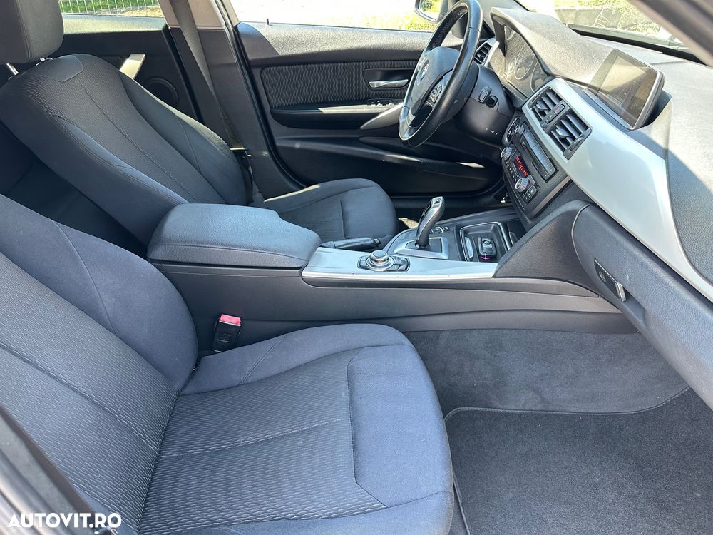 BMW Seria 3 320d DPF Touring Aut. Edition Sport - 11