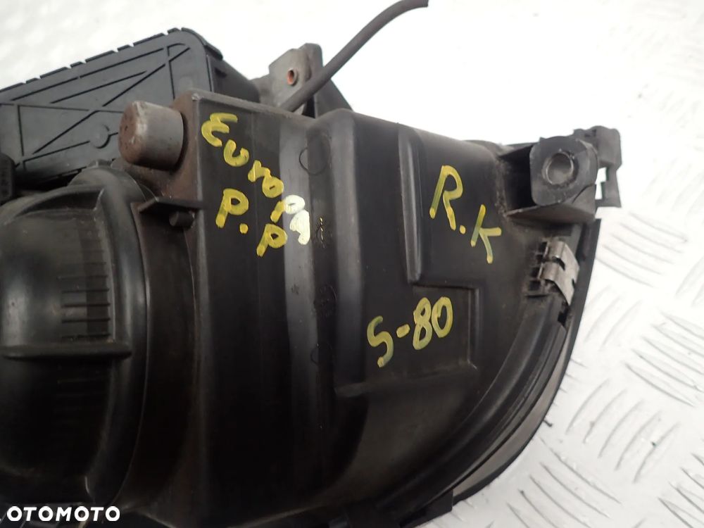 LAMPA PRAWY PRZÓD VOLVO S80 8693538 - 3