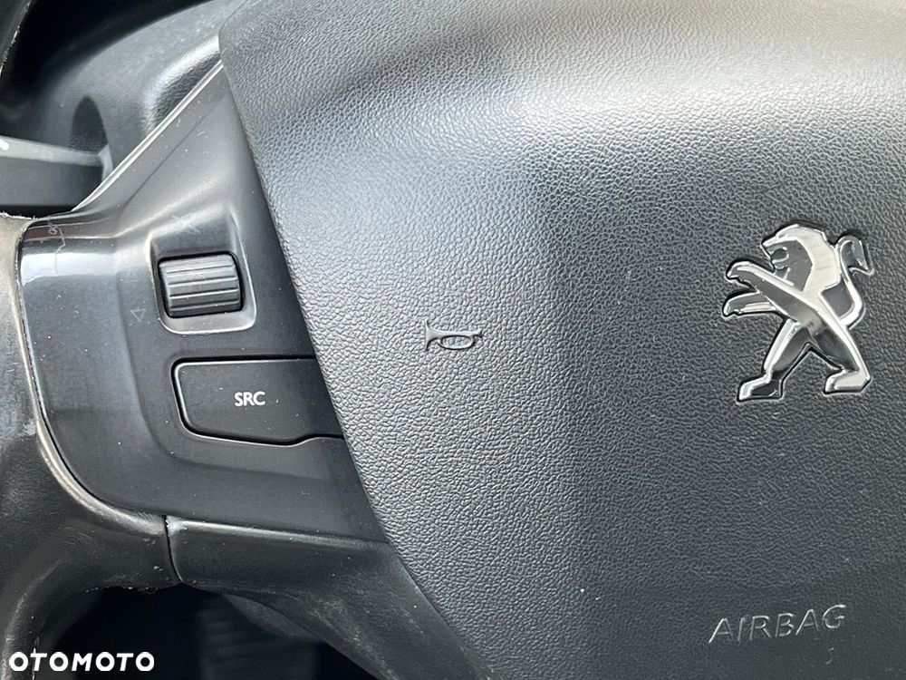 Peugeot 2008 1.6 e-HDi Allure S&S - 17