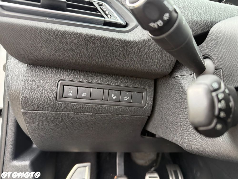Peugeot 308 - 25
