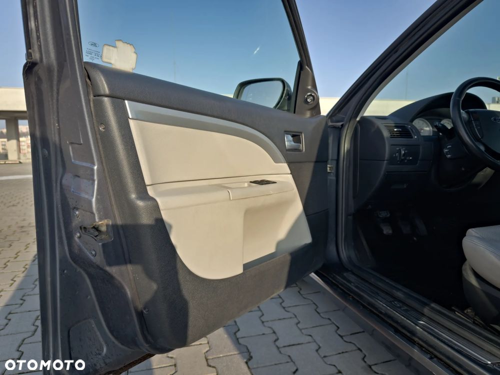 Ford Mondeo V6 ST 220 - 28