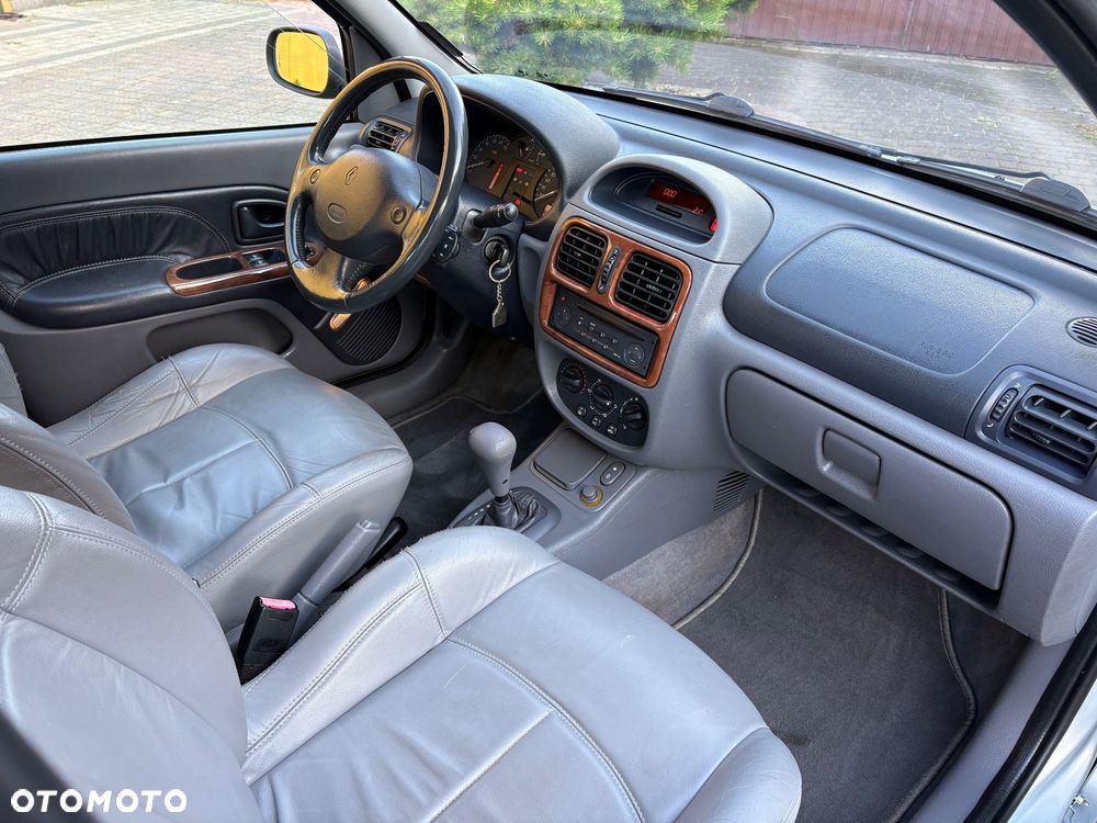 Renault Clio - 28