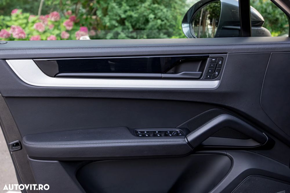 Porsche Cayenne Coupe E-Hybrid - 18