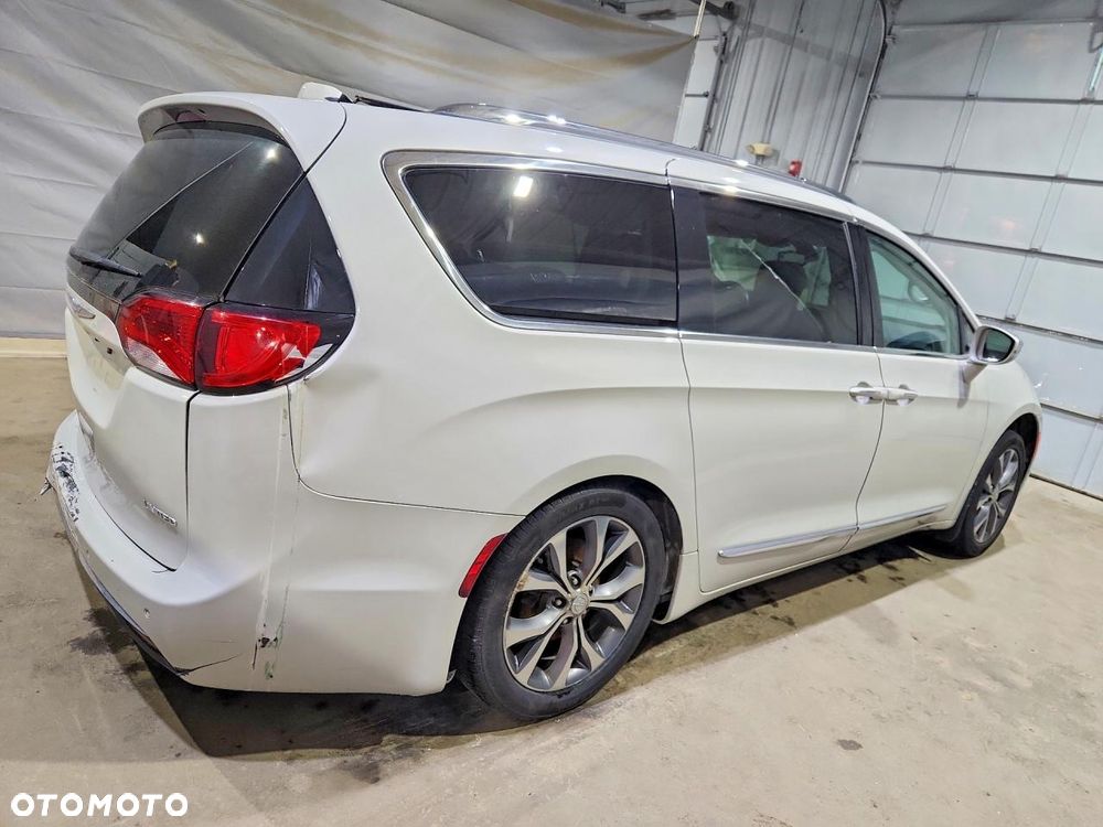 Chrysler Pacifica - 4