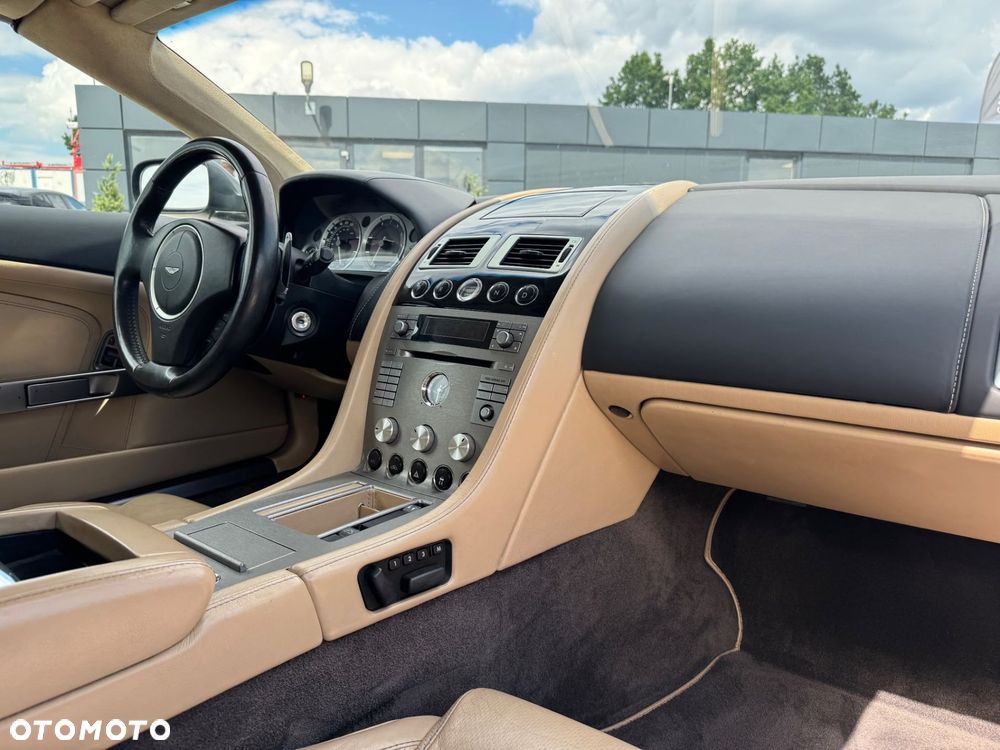 Aston Martin DB9 - 15