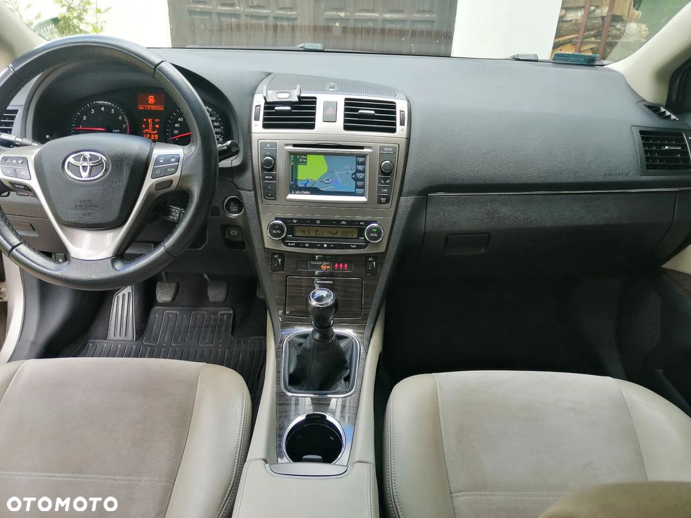 Toyota Avensis 1.8 Prestige - 24