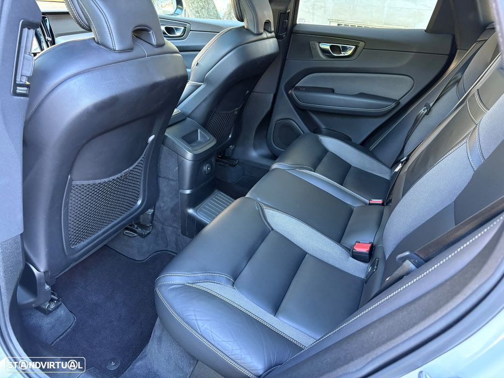 Volvo XC 60 2.0 T6 PHEV R-Design AWD - 25