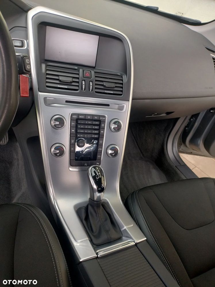 Volvo XC 60 D3 Drive-E Kinetic - 24