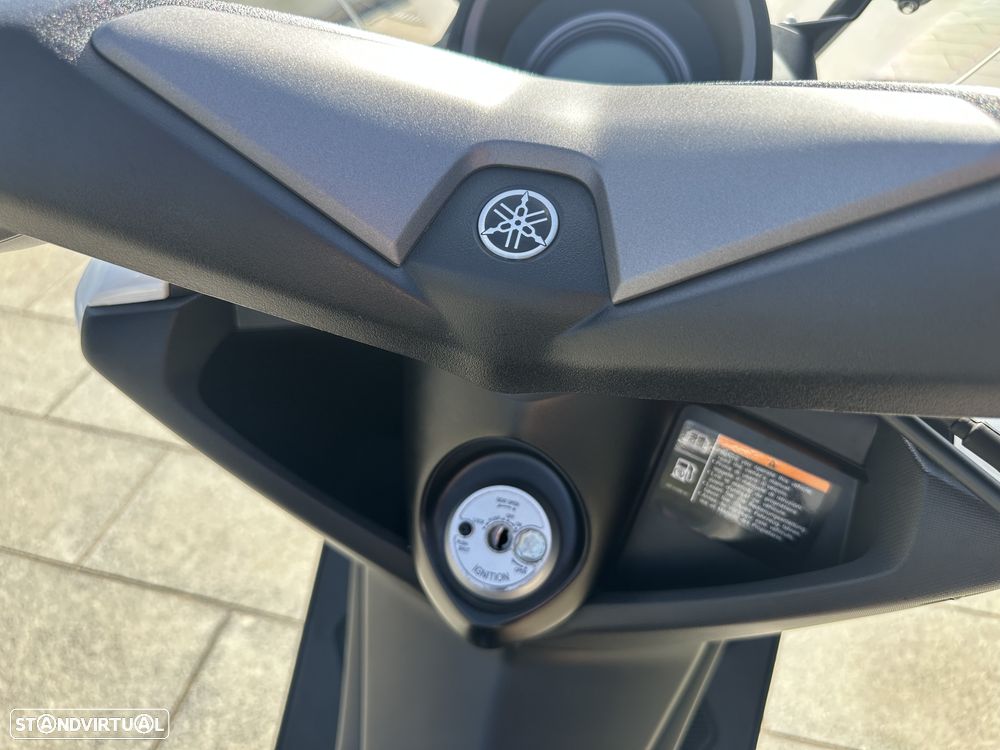 Yamaha NMAX 125 com Pack Urban - 43