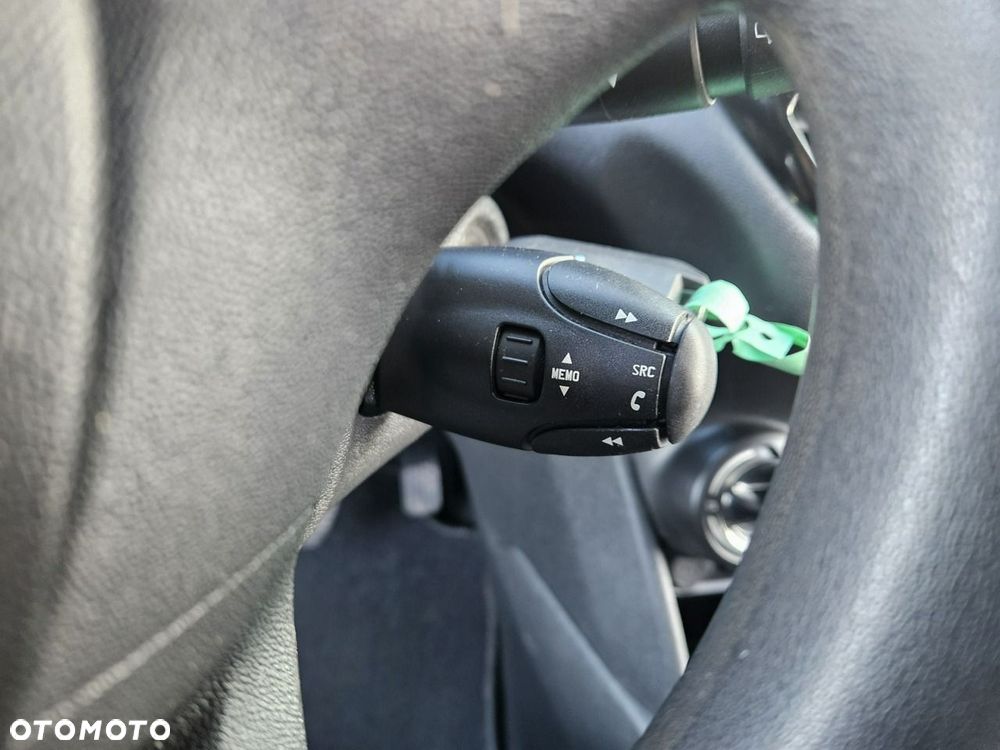 Peugeot 208 - 16
