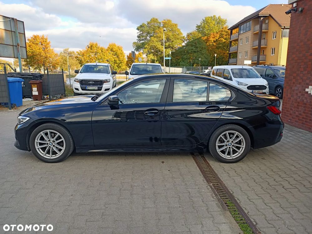 BMW Seria 3 2022 photo 2