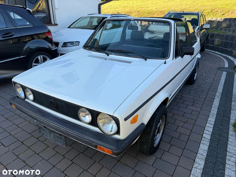 Volkswagen Golf 1.1 L - 10
