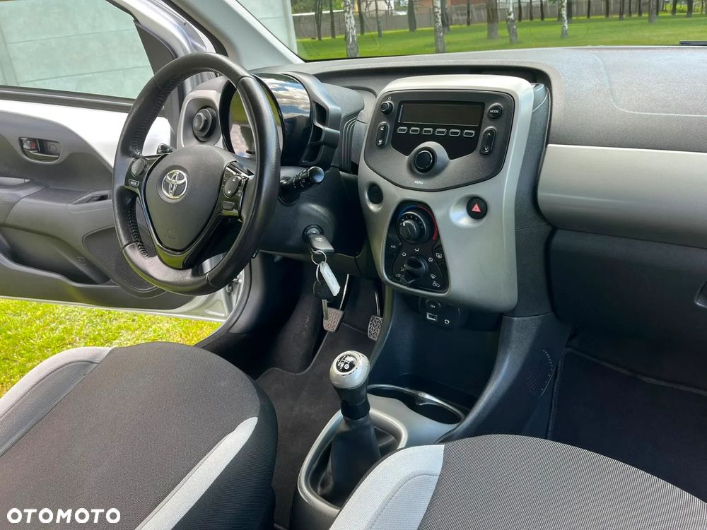 Toyota Aygo x-clusiv - 25