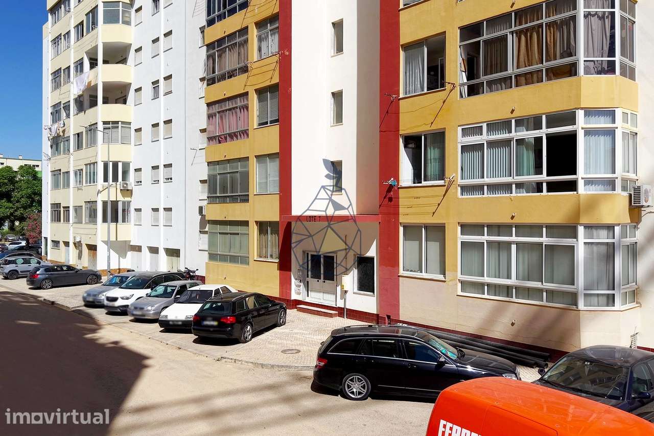 Apartamento T2 com Garagem e Elevador — Portimão - Grande imagem: 3/42