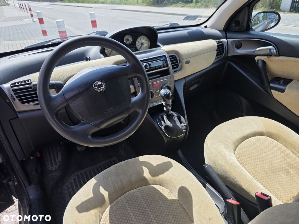 Lancia Ypsilon - 5