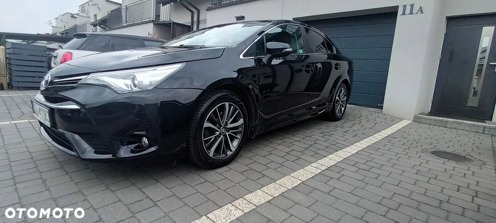 Toyota Avensis 1.8 Premium - 12