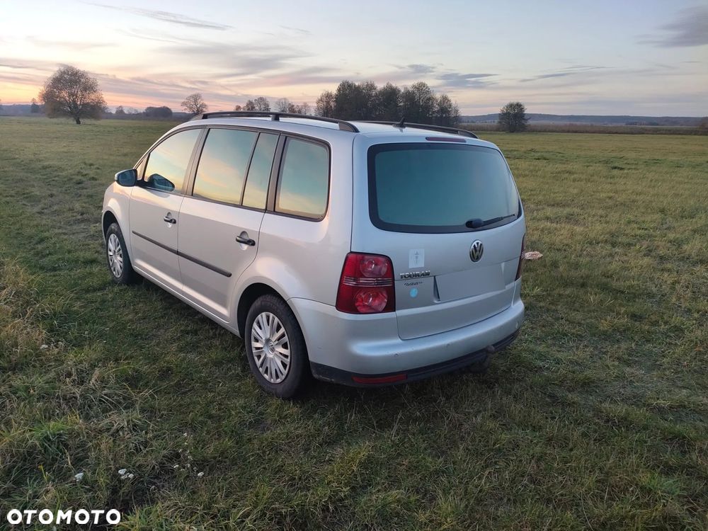 Volkswagen Touran 1.6 Conceptline - 4