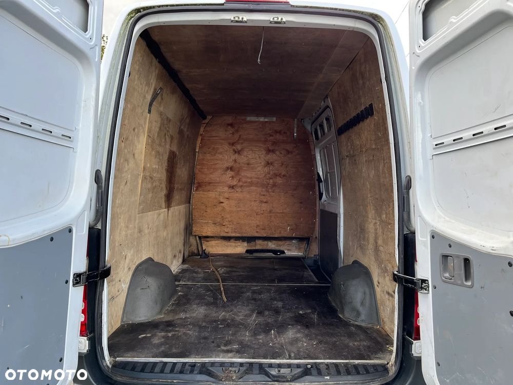 Mercedes-Benz Sprinter - 13