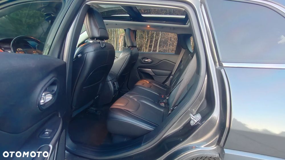 Jeep Cherokee - 9