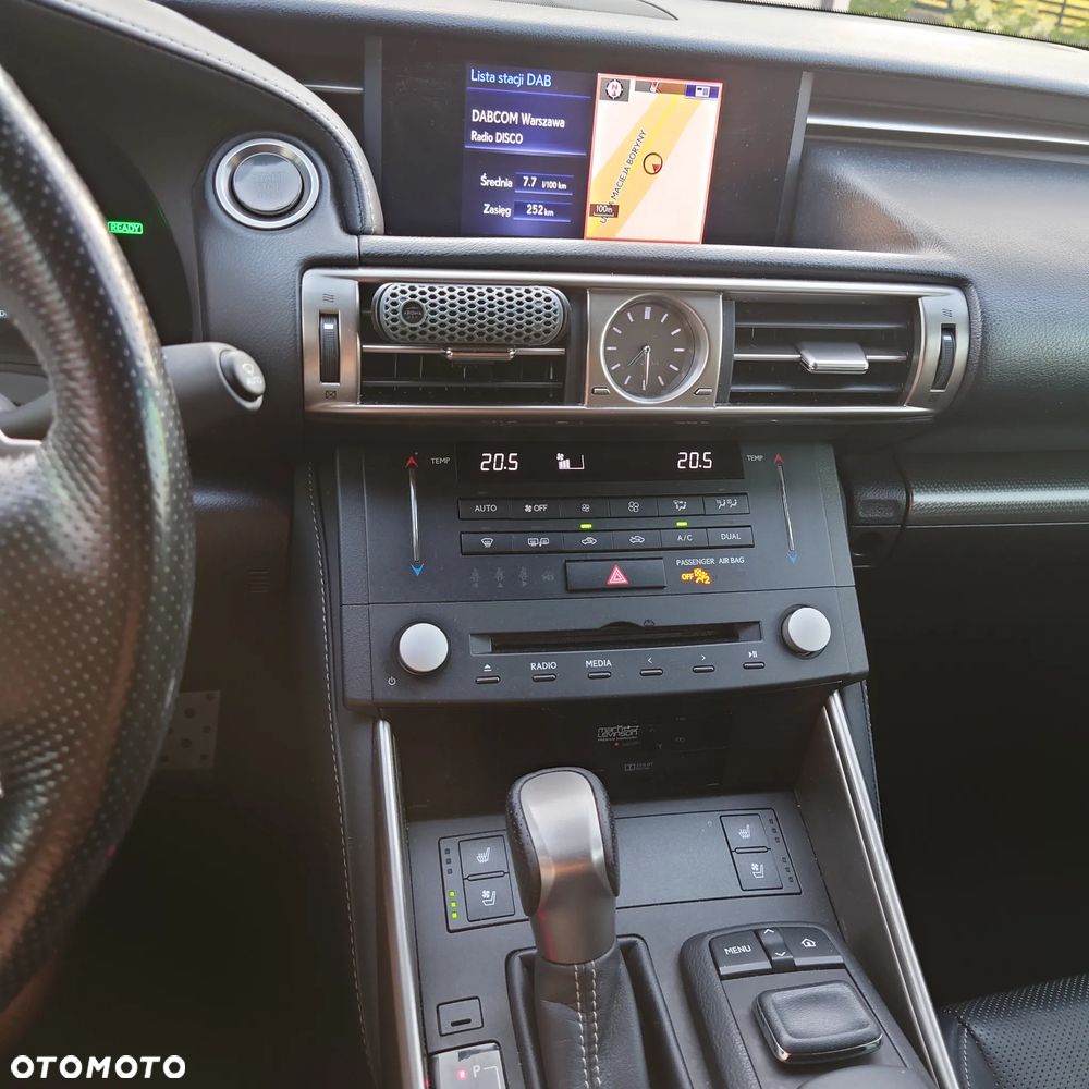 Lexus IS 300h F Sport - 8