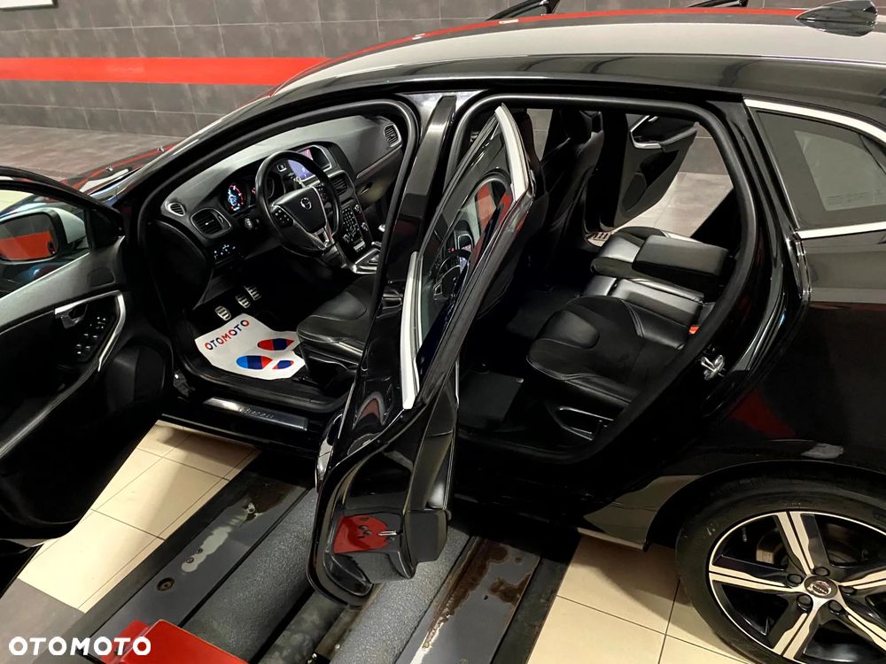 Volvo V40 D2 Drive-E SCR R-Design Momentum - 18