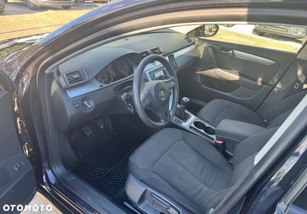 Volkswagen Passat - 22