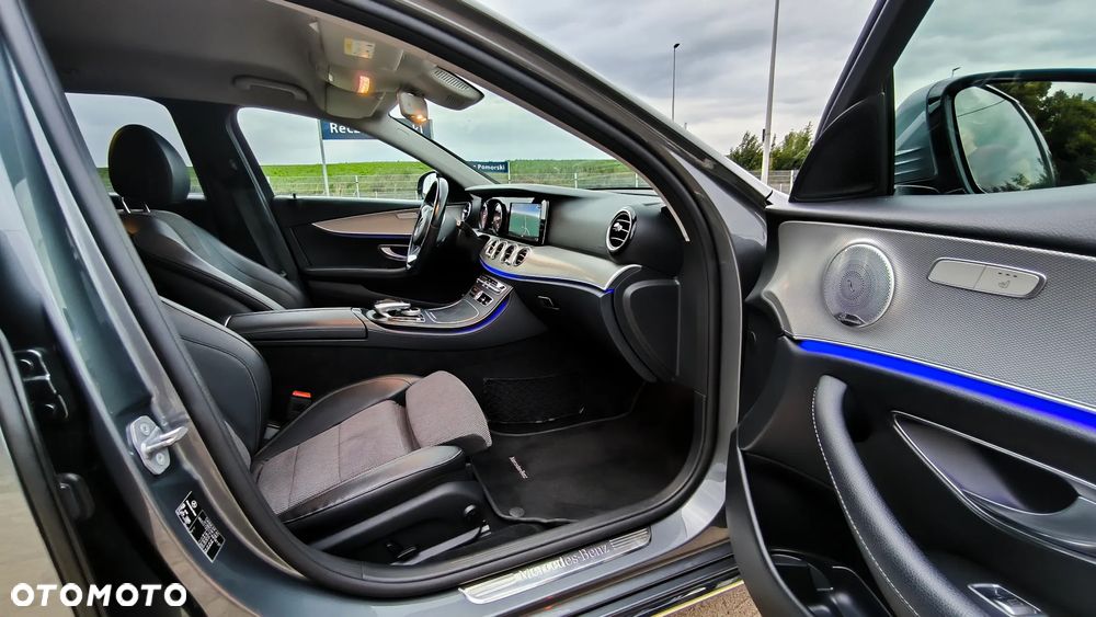 Mercedes-Benz Klasa E 220 d T 9G-TRONIC - 28